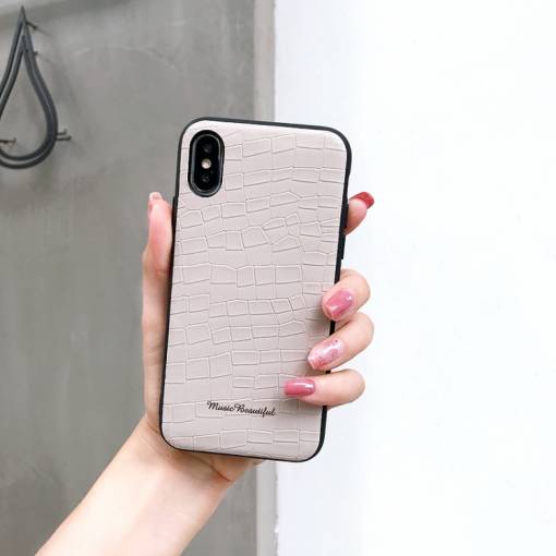 Foto - Kryt s umělou krokodýlí kůží na iPhone XR - Krémová